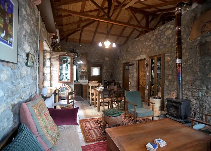 Stone House With Panoramic View بيت للعطل Tirós