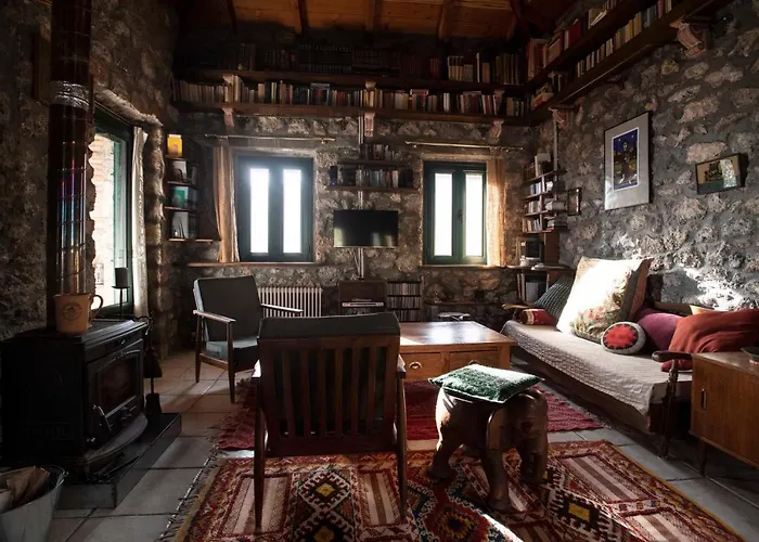 Stone House With Panoramic View بيت للعطل Tirós