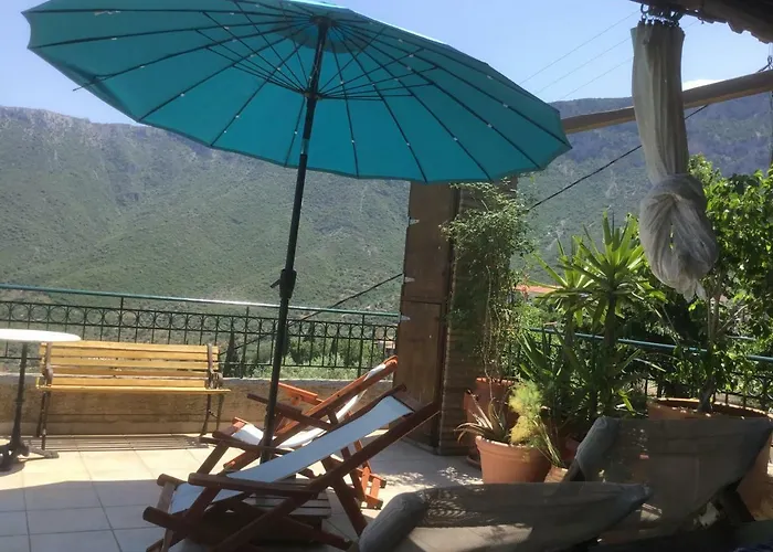 Stone House With Panoramic View بيت للعطل *